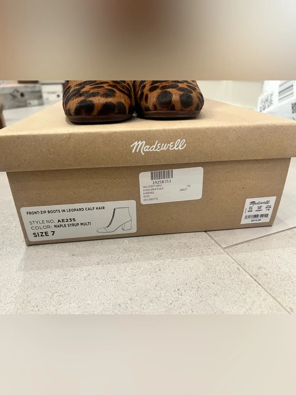 Madewell eye catching